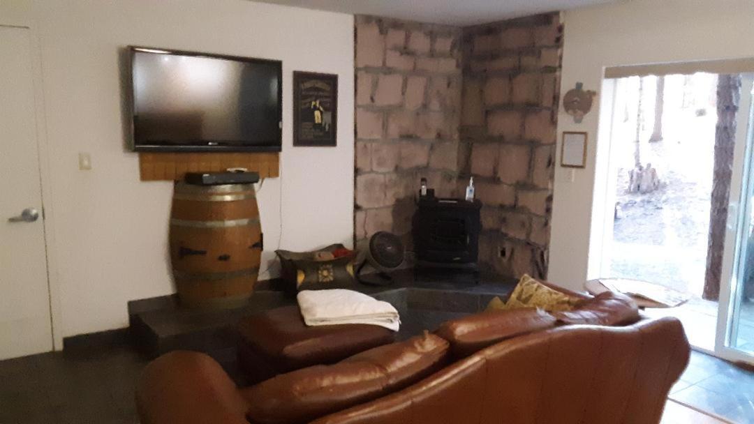Winterfell Inn - No Xtra Fees, Dogs Ok, King & Queen Suites Арнолд Экстерьер фото